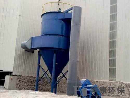 華康為山西石料廠生產(chǎn)的機械反吹風<a href='/default.html'>布袋除塵器</a>安裝現(xiàn)場2